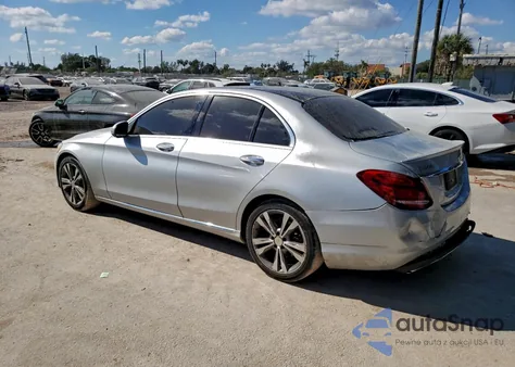 2017 Mercedes-Benz C 300 z USA, uszkodzony, nr VIN WDDWF4JB2HR222262
